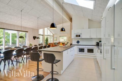 Die Küche in dem Luxusferienhaus Nr. 494 ist so gut ausgestattet, dass man problemlos Mahlzeiten für 18 Personen zubereiten kann.