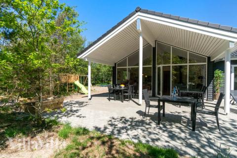 Das Luxusferienhaus Nr. 494 hat eine tolle Terrasse, die mit hochwertigen Gartenmöbeln für 18 Personen ausgestattet ist.
