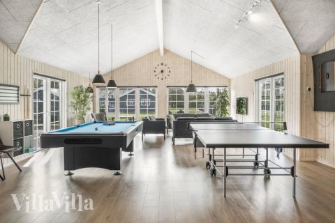 Neben den vielen schönen Stunden, die man im Poolbereich des Hauses verbringen kann, bietet das Luxusferienhaus 500 auch Spielevergnügen bei Billard/Tischtennis und Darts