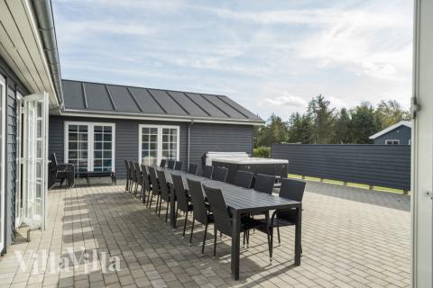 Genießen Sie einen Grillabend auf der Terrasse des Luxusferienhauses Nr. 500 in Nordjütland