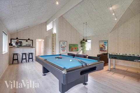 Neben den vielen schönen Stunden, die man im Poolbereich des Hauses verbringen kann, bietet das Luxusferienhaus 492 auch Spielevergnügen bei Billard/Tischtennis und Darts