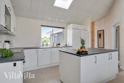 Die Küche in dem Luxusferienhaus Nr. 492 ist so gut ausgestattet, dass man problemlos Mahlzeiten für 18 Personen zubereiten kann.