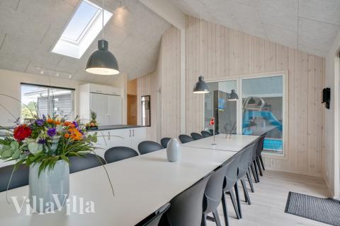 Aufenthaltsraum mit Platz für 18 im Luxusferienhaus Nr. 492.