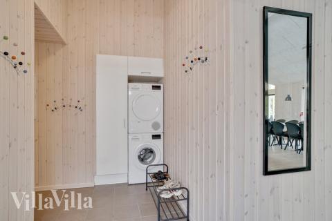 Der geräumige Eingangsbereich im Luxusferienhaus Nr. 492 in Ostjütland