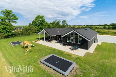 Dieses schöne Poolhaus Nr. 492 mit Platz für 18 Personen liegt in Ostjütland