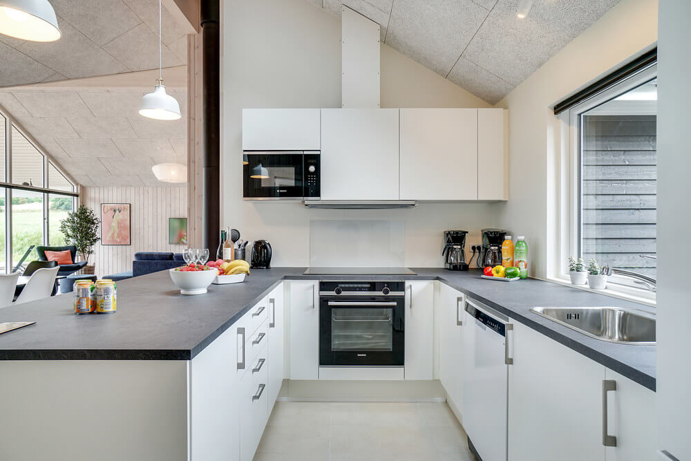 Die Küche in dem Luxusferienhaus Nr. 501 ist so gut ausgestattet, dass man problemlos Mahlzeiten für 14 Personen zubereiten kann.