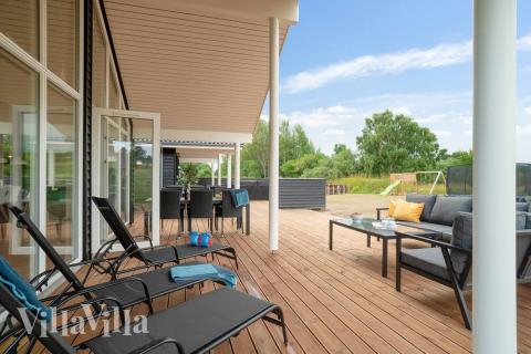 Das Luxusferienhaus Nr. 501 hat eine tolle Terrasse, die mit hochwertigen Gartenmöbeln für 14 Personen ausgestattet ist.