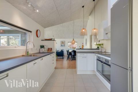 Die Küche in dem Luxusferienhaus Nr. 504 ist so gut ausgestattet, dass man problemlos Mahlzeiten für 14 Personen zubereiten kann.