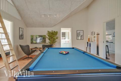 Das Luxusferienhaus 504 für 14 Personen hat einen großen Aktivitätsraum mit u. a. Billard und Darts