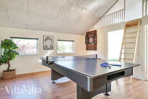 Neben den vielen schönen Stunden, die man im Poolbereich des Hauses verbringen kann, bietet das Luxusferienhaus 504 auch Spielevergnügen bei Billard/Tischtennis und Darts