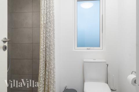 Eines der Badezimmer im Luxusferienhaus Nr. 726