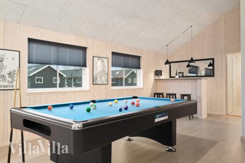 Neben den vielen schönen Stunden, die man im Poolbereich des Hauses verbringen kann, bietet das Luxusferienhaus 726 auch Spielevergnügen bei Billard/Tischtennis und Darts