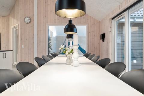 Aufenthaltsraum mit Platz für 18 im Luxusferienhaus Nr. 726.