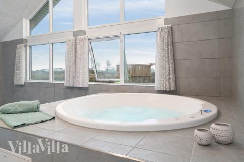 Genießen Sie den warmen Whirlpool im Luxusferienhaus Nr. 726 in Deutschland