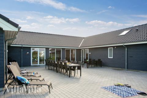 Das Luxusferienhaus Nr. 730 hat eine tolle Terrasse, die mit hochwertigen Gartenmöbeln für 24 Personen ausgestattet ist.