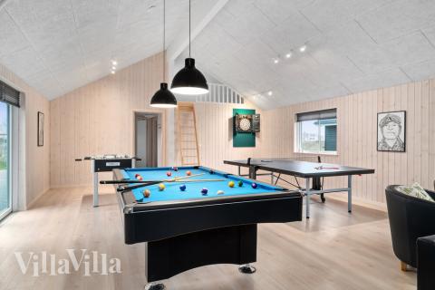 Das Luxusferienhaus 730 für 24 Personen hat einen großen Aktivitätsraum mit u. a. Billard und Darts