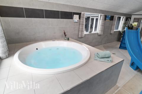 Genießen Sie den warmen Whirlpool im Luxusferienhaus Nr. 730 in Deutschland