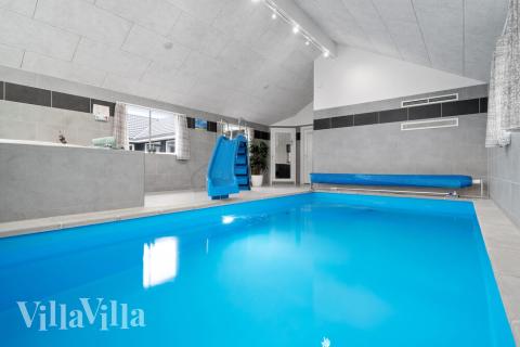 Der schicke Pool im Luxusferienhaus Nr. 730 für 24 Personen