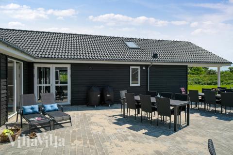 Das Luxusferienhaus Nr. 728 hat eine tolle Terrasse, die mit hochwertigen Gartenmöbeln für 24 Personen ausgestattet ist.