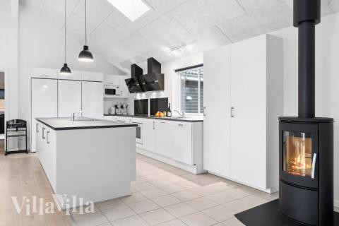 Die Küche in dem Luxusferienhaus Nr. 728 ist so gut ausgestattet, dass man problemlos Mahlzeiten für 24 Personen zubereiten kann.