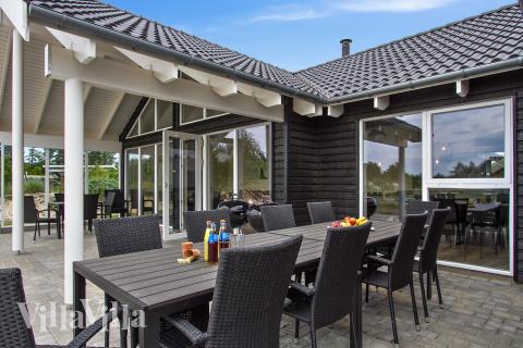 Das Luxusferienhaus Nr. 733 hat eine tolle Terrasse, die mit hochwertigen Gartenmöbeln für 18 Personen ausgestattet ist.