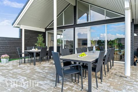 Das Luxusferienhaus Nr. 732 hat eine tolle Terrasse, die mit hochwertigen Gartenmöbeln für 20 Personen ausgestattet ist.