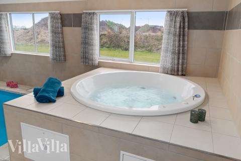 Genießen Sie den warmen Whirlpool im Luxusferienhaus Nr. 732 in Deutschland