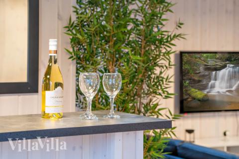 Die tollen Ferienhäuser sind unter anderem mit einer Bar ausgestattet, wie in diesem Luxusferienhaus 732 in Deutschland