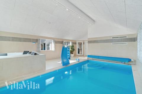 Der schicke Pool im Luxusferienhaus Nr. 731 für 20 Personen