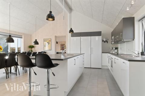 Die Küche in dem Luxusferienhaus Nr. 729 ist so gut ausgestattet, dass man problemlos Mahlzeiten für 24 Personen zubereiten kann.