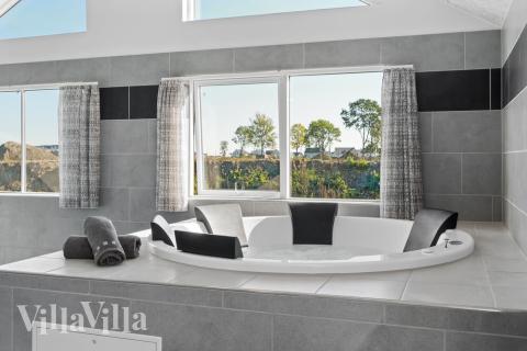 Genießen Sie den warmen Whirlpool im Luxusferienhaus Nr. 729 in Deutschland