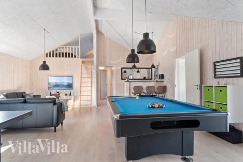 Neben den vielen schönen Stunden, die man im Poolbereich des Hauses verbringen kann, bietet das Luxusferienhaus 729 auch Spielevergnügen bei Billard/Tischtennis und Darts
