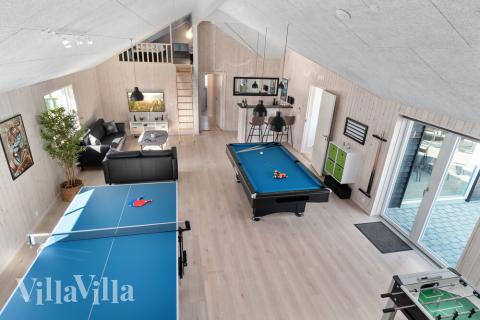 Das Luxusferienhaus 729 für 24 Personen hat einen großen Aktivitätsraum mit u. a. Billard und Darts