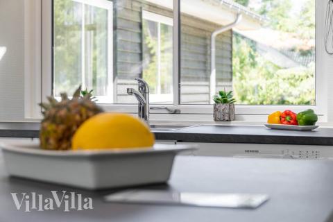 Die Küche in dem Luxusferienhaus Nr. 503 ist so gut ausgestattet, dass man problemlos Mahlzeiten für 18 Personen zubereiten kann.