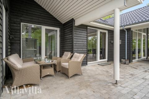 Genießen Sie einen Grillabend auf der Terrasse des Luxusferienhauses Nr. 519 in Lolland/Falster/Mön