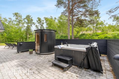 Genießen Sie den warmen Whirlpool im Luxusferienhaus Nr. 519 in Lolland/Falster/Mön