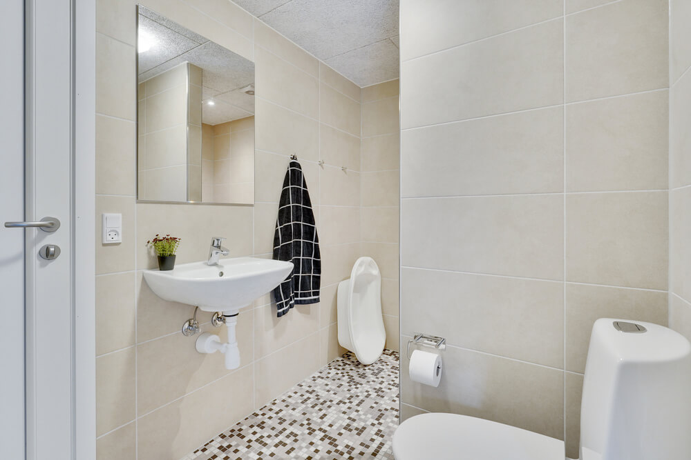 Eines der Badezimmer im Luxusferienhaus Nr. 511