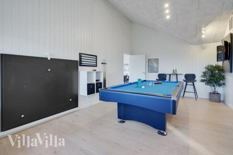 Das Luxusferienhaus 511 für 14 Personen hat einen großen Aktivitätsraum mit u. a. Billard und Darts