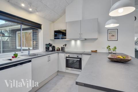 Die Küche in dem Luxusferienhaus Nr. 511 ist so gut ausgestattet, dass man problemlos Mahlzeiten für 14 Personen zubereiten kann.