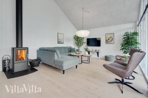 Die Couch im Luxusferienhaus Nr. 511 in Lolland/Falster/Mön lädt zu Gesellschaftsspielen oder zu Kinoabenden ein.