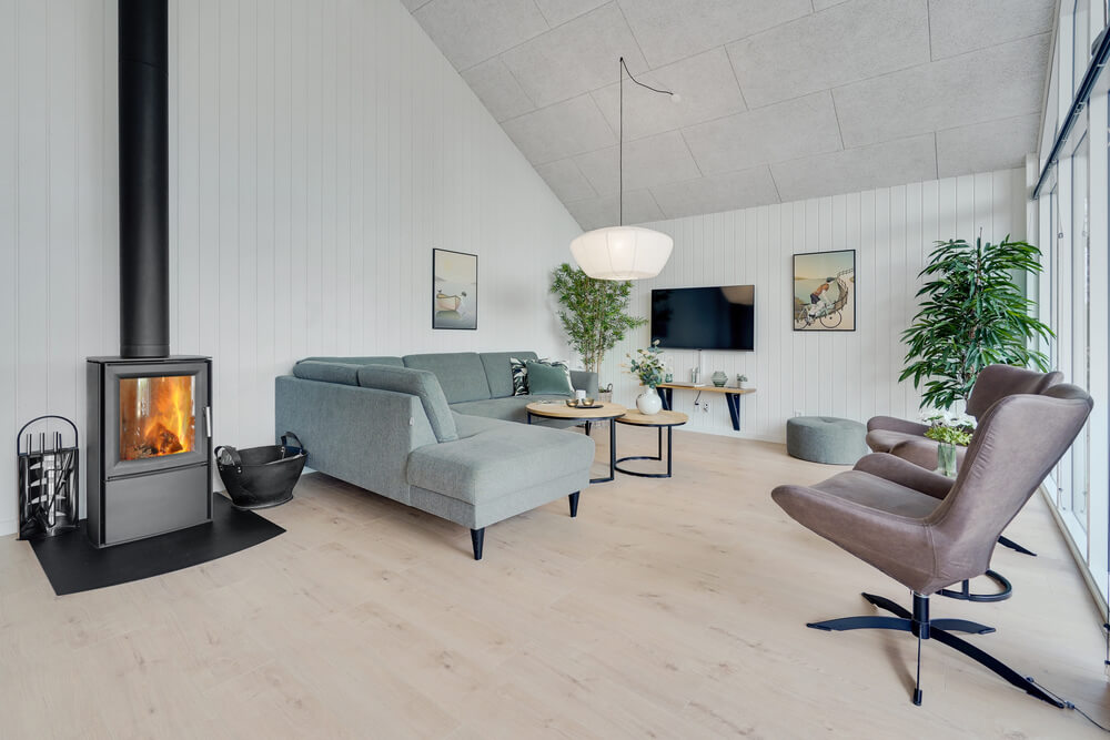 Die Couch im Luxusferienhaus Nr. 511 in Lolland/Falster/Mön lädt zu Gesellschaftsspielen oder zu Kinoabenden ein.