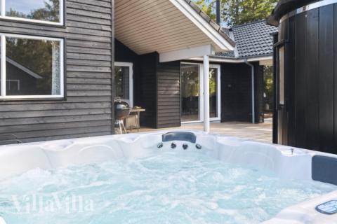 Genießen Sie den warmen Whirlpool im Luxusferienhaus Nr. 511 in Lolland/Falster/Mön