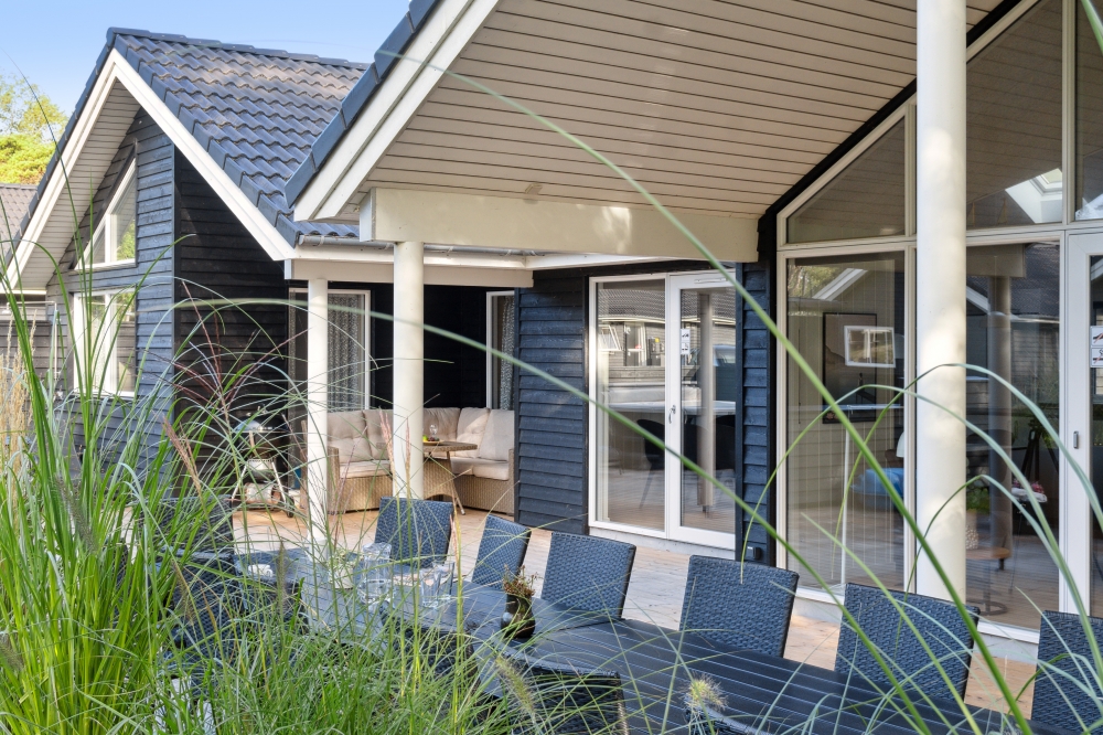 Das Luxusferienhaus Nr. 511 hat eine tolle Terrasse, die mit hochwertigen Gartenmöbeln für 14 Personen ausgestattet ist.