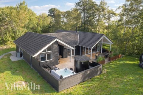 Dieses schöne Poolhaus Nr. 511 mit Platz für 14 Personen liegt in Lolland/Falster/Mön