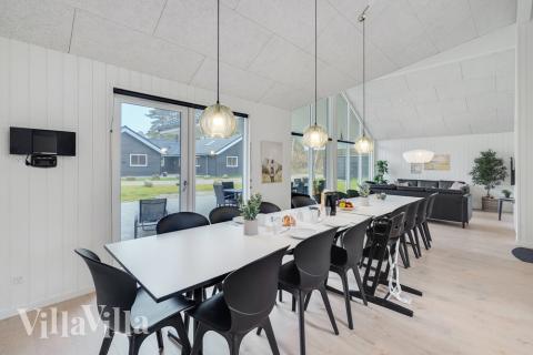 Aufenthaltsraum mit Platz für 16 im Luxusferienhaus Nr. 513.