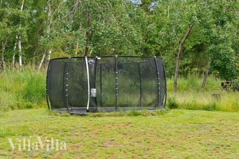 Zu dem attraktiven Ferienhaus Nr. 513 in Lolland/Falster/Mön gehört auch ein tolles Angebot im Außenbereich, z. B. Spieleturm und Schaukeln