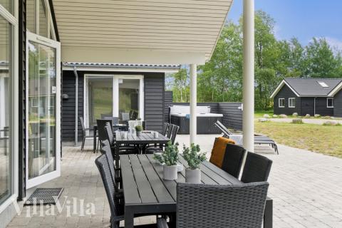 Das Luxusferienhaus Nr. 513 hat eine tolle Terrasse, die mit hochwertigen Gartenmöbeln für 16 Personen ausgestattet ist.