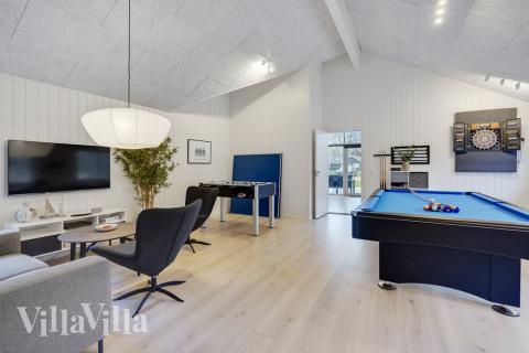 Aktivitätsraum im Luxusferienhaus Nr. 509 mit 6 Schlafzimmern und Platz für 16 Gäste.