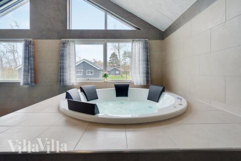 Genießen Sie den warmen Whirlpool im Luxusferienhaus Nr. 509 in Lolland/Falster/Mön