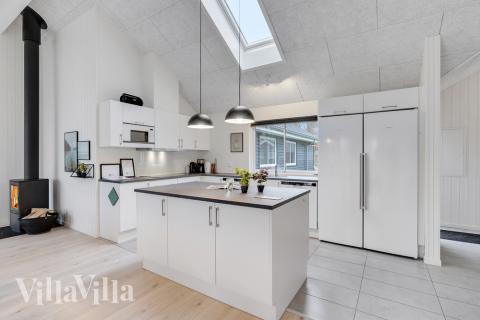 In der Küche des Luxusferienhauses ist alles vorhanden, was man braucht, um Mahlzeiten für 18 Personen zuzubereiten.